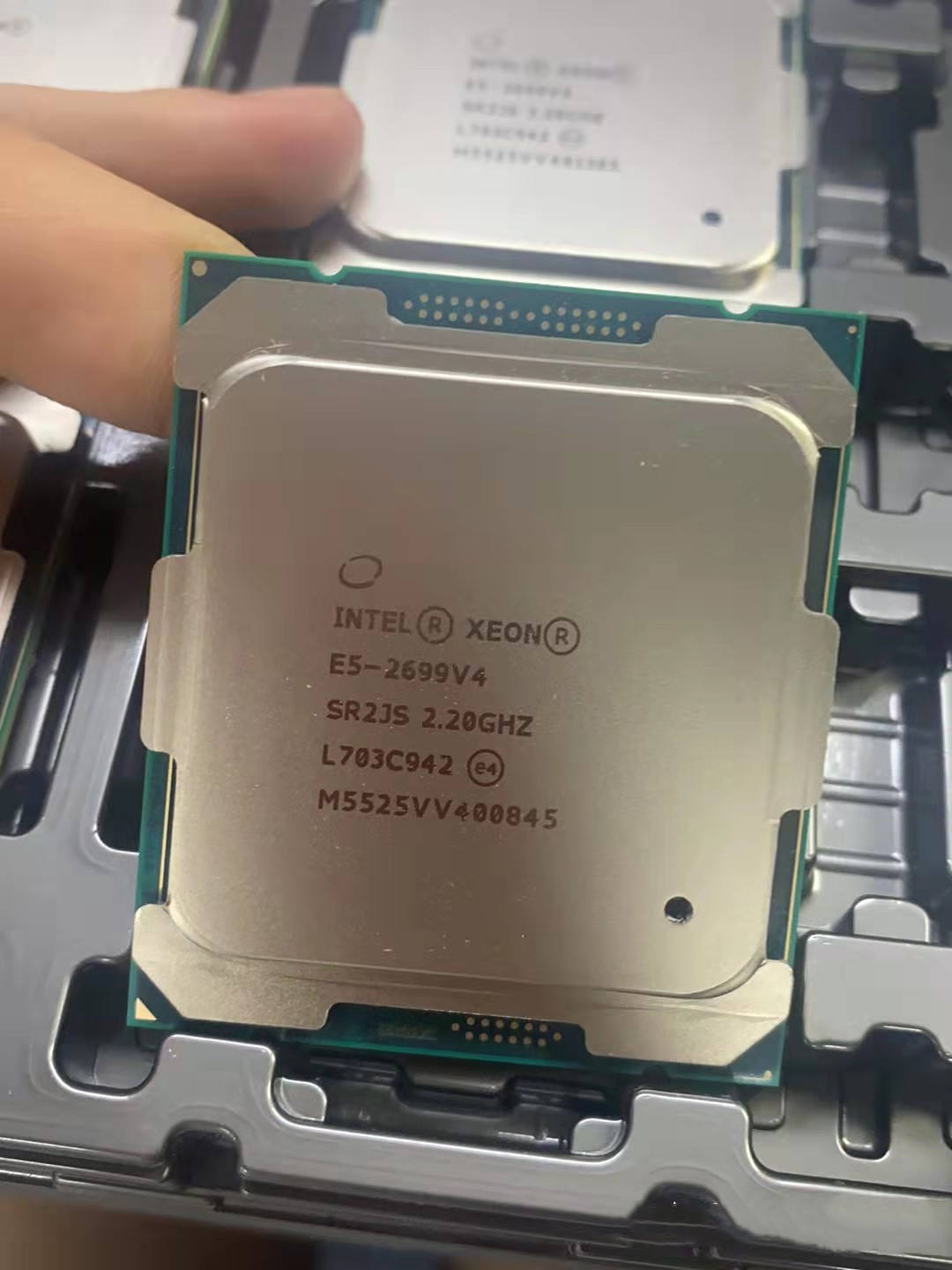Processeur Intel Xeon E5-2699  - E5 2699 V4 avis et prix